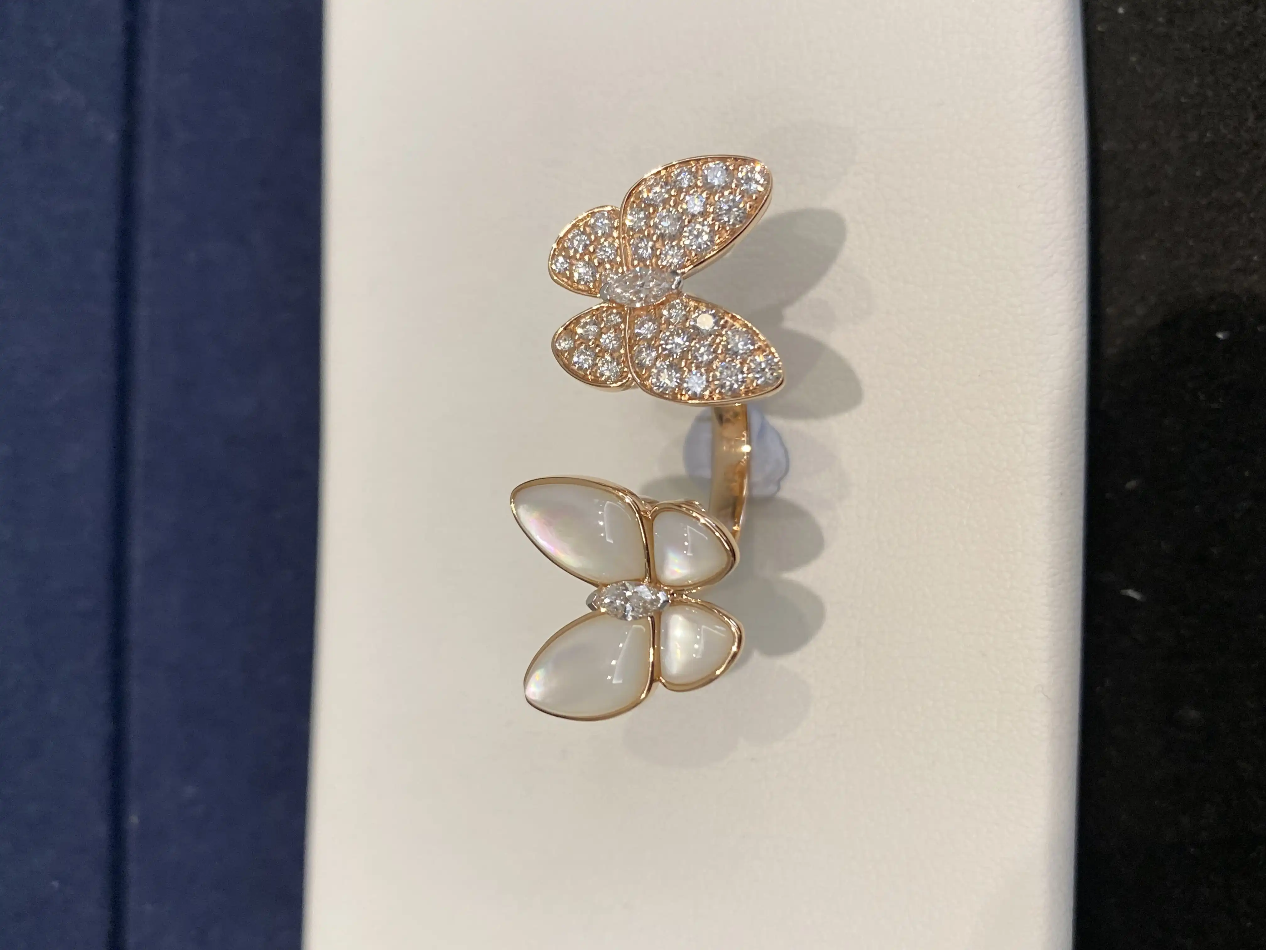 玫瑰金耳钉图片展示