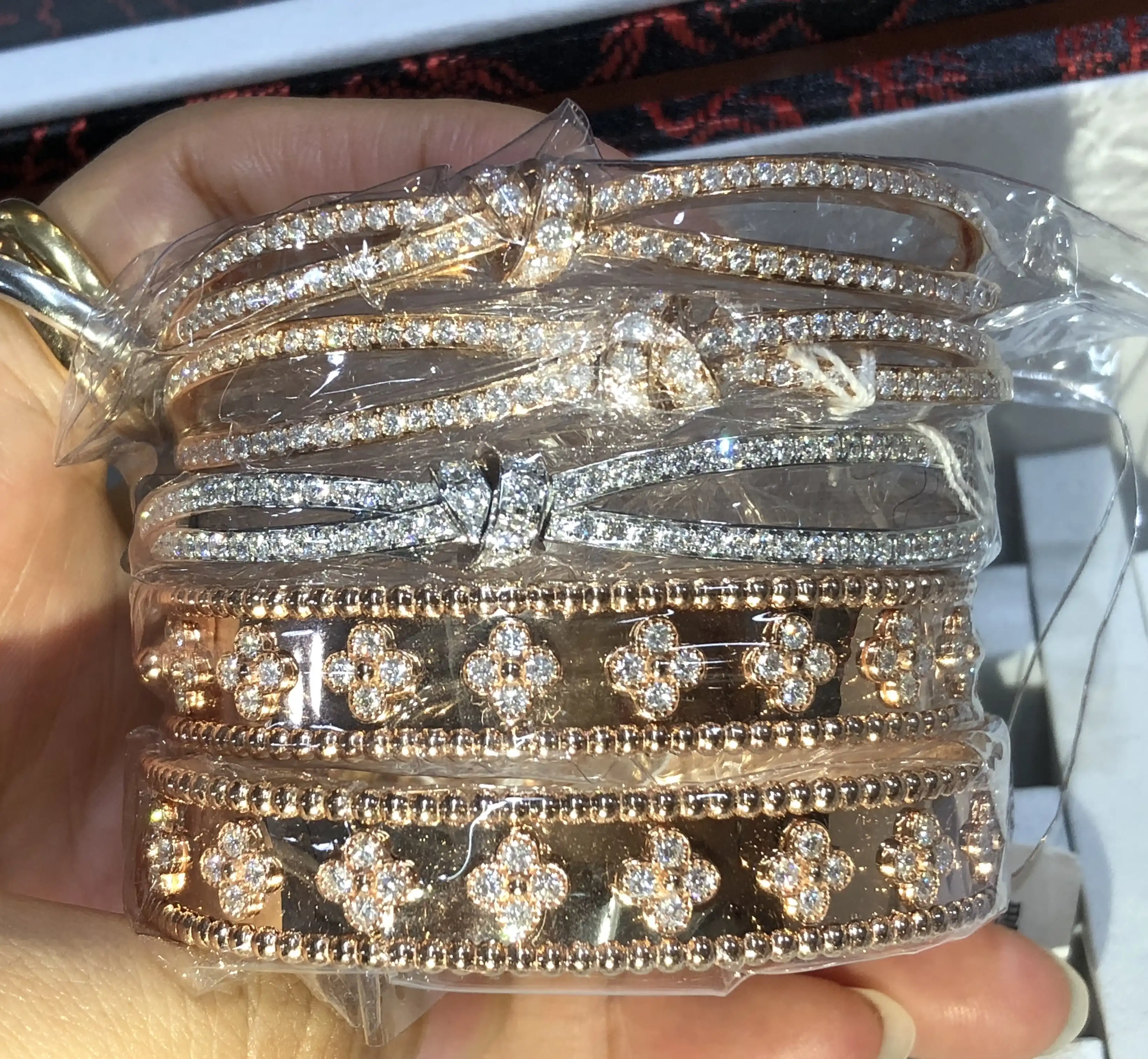 玫瑰金耳钉图片展示