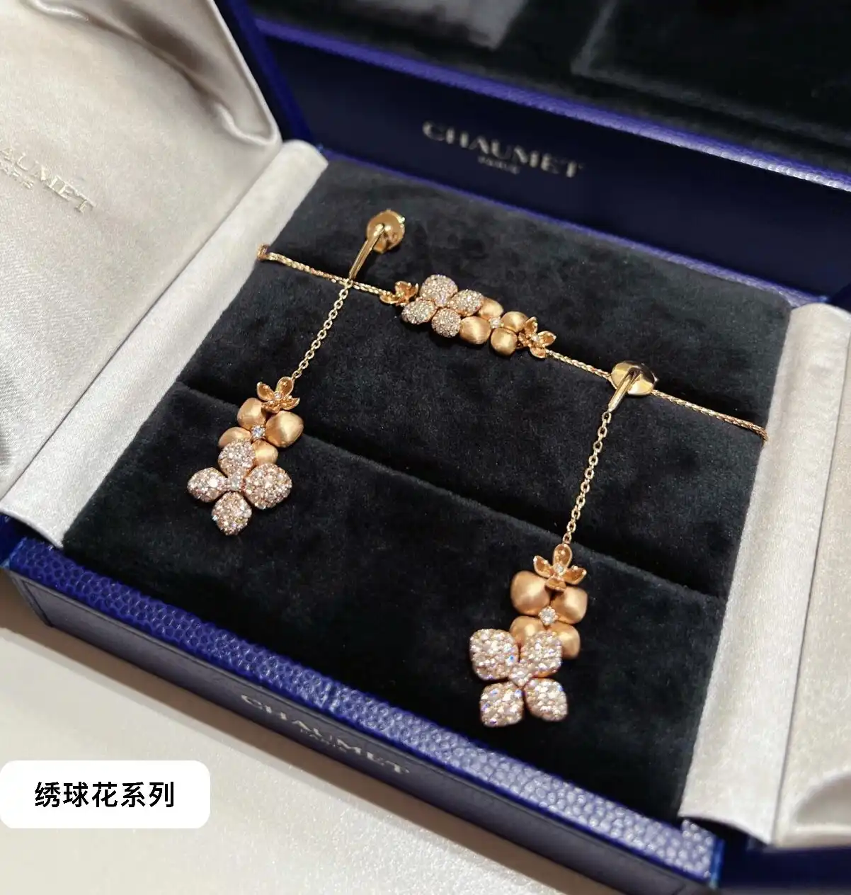 时尚百搭玫瑰金耳圈：优雅女神必备的首饰单品推荐！