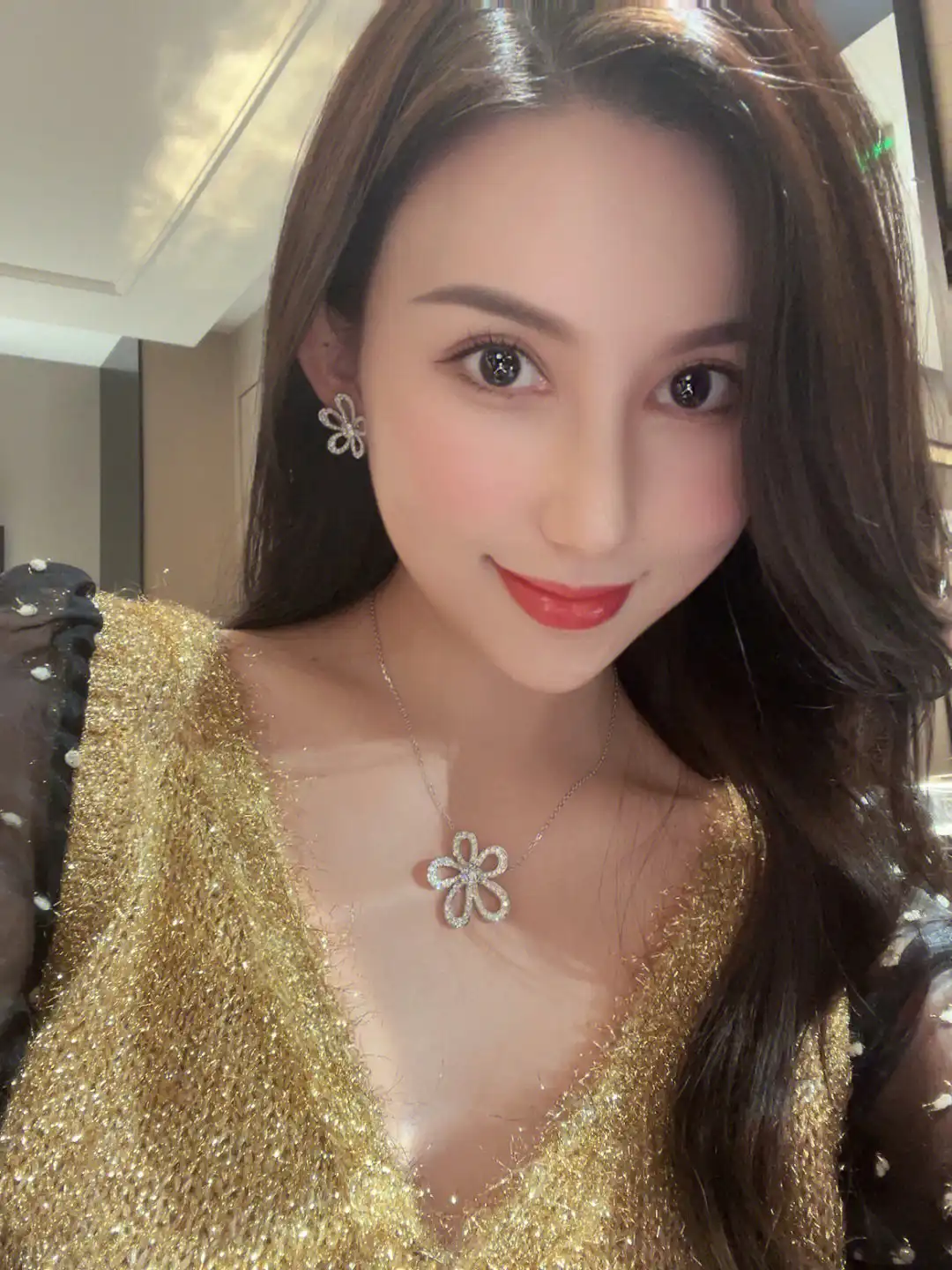 时尚必备！2023流行玫瑰金耳钉搭配指南，轻松提升你的优雅气质