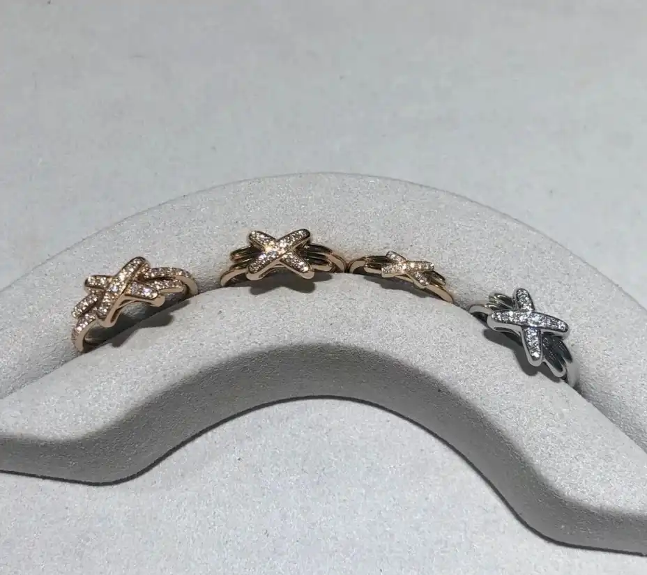 蒂芙尼 HardWear 耳钉：优雅与力量的完美融合，35+女性的珠宝首选