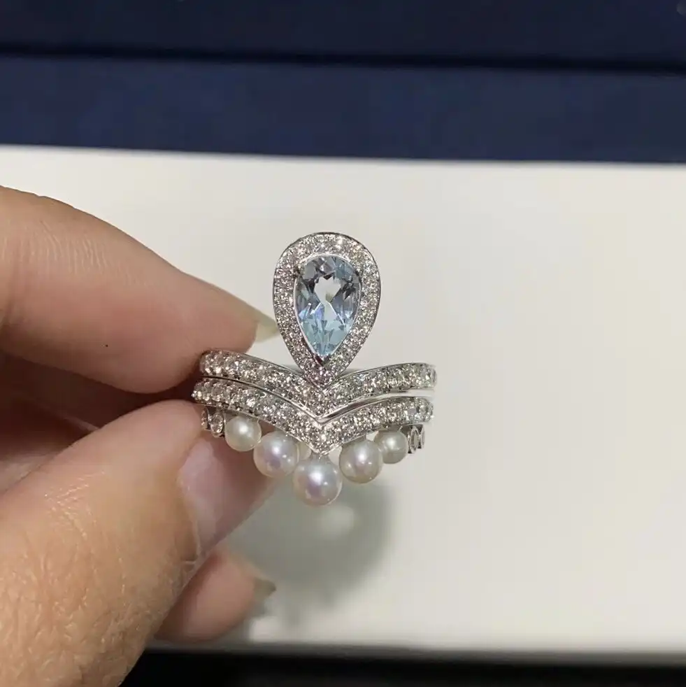 玫瑰金耳圈图片展示