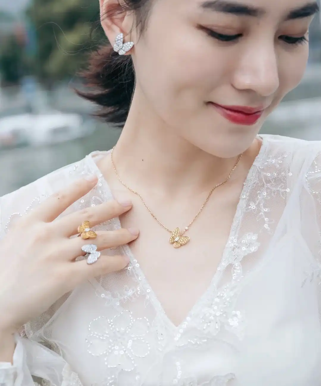 网红必备！2023热门玫瑰金耳钉款式盘点，让你轻松成为焦点女神
