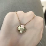 世界冠军冯彬的新耳钉图案——中国心！