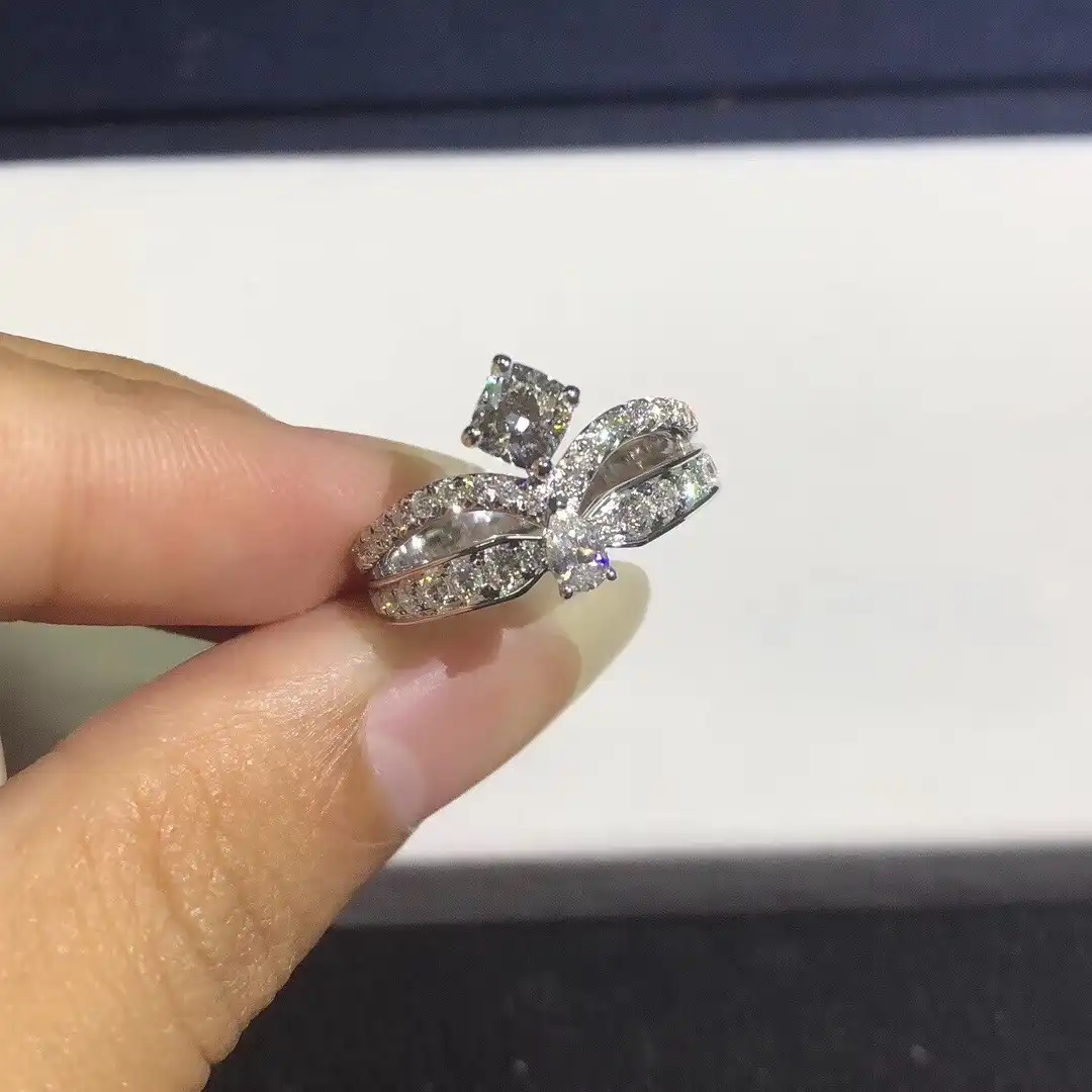 网红必备！时尚玫瑰金耳圈评测：款式推荐与选购技巧解析