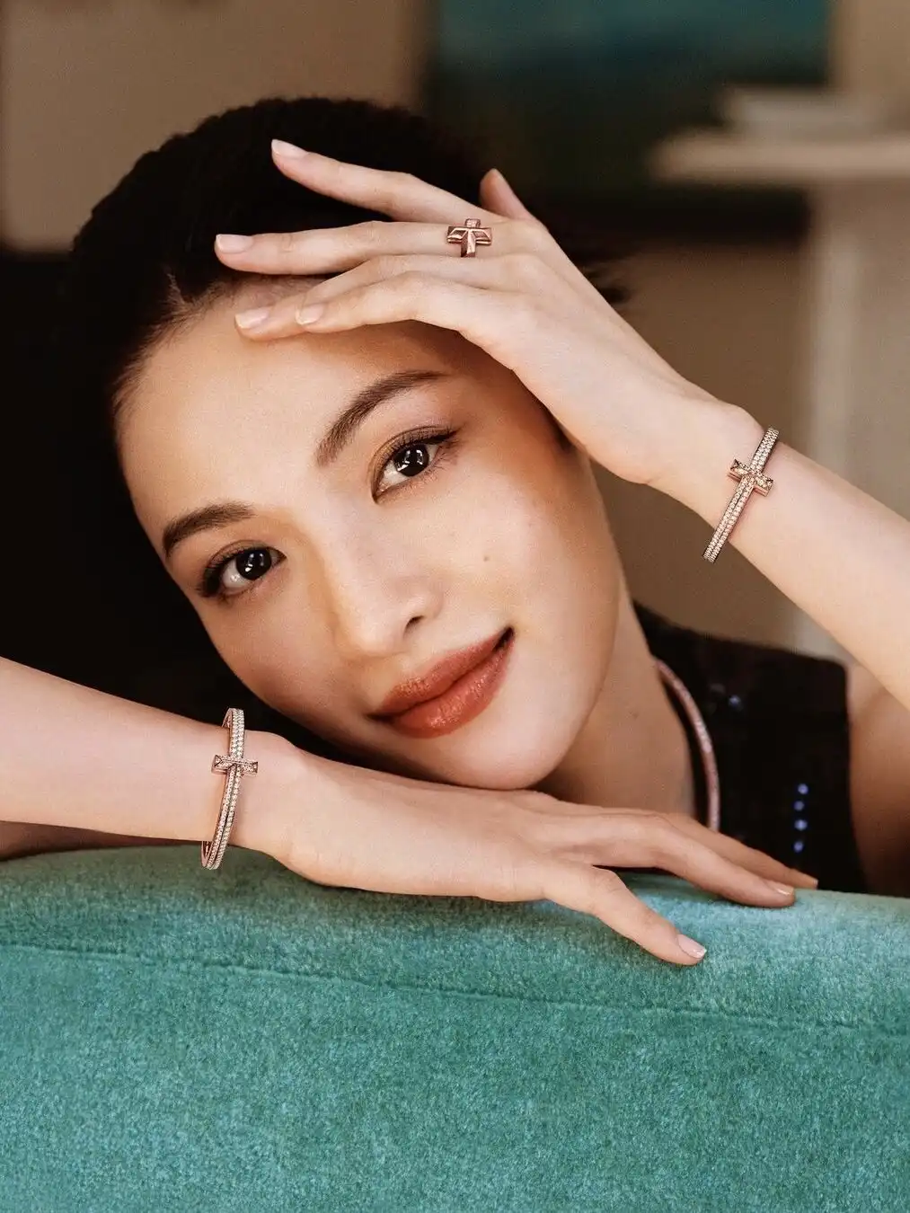 高端时尚必备！2023流行玫瑰金耳钉款式推荐，轻松提升气质美甲宝典