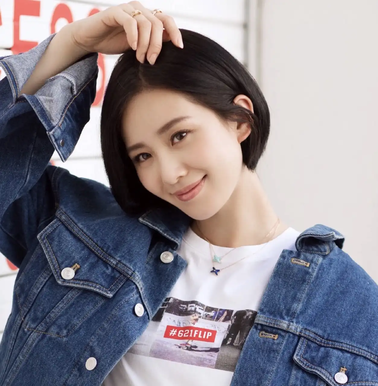 网红爆款！2023最新款玫瑰金耳环，时尚百搭，助你成为焦点美妆达人推荐