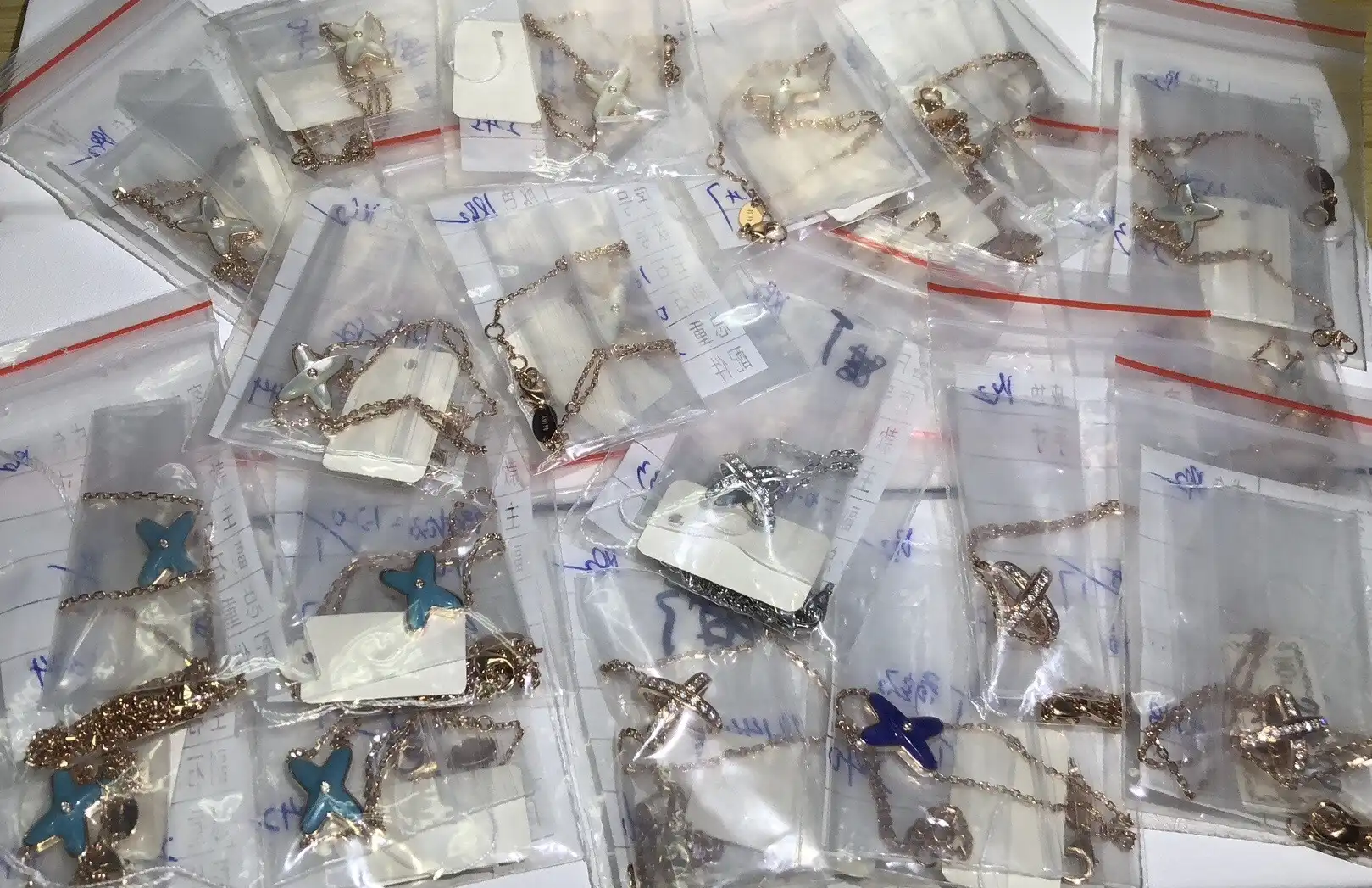网红爆款！玫瑰金耳圈潮流搭配指南，轻松提升气质，SEO优化标题推荐