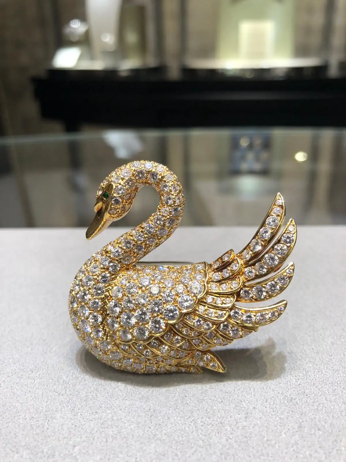 奢华必备！玫瑰金耳圈评测：时尚搭配指南与选购技巧一览