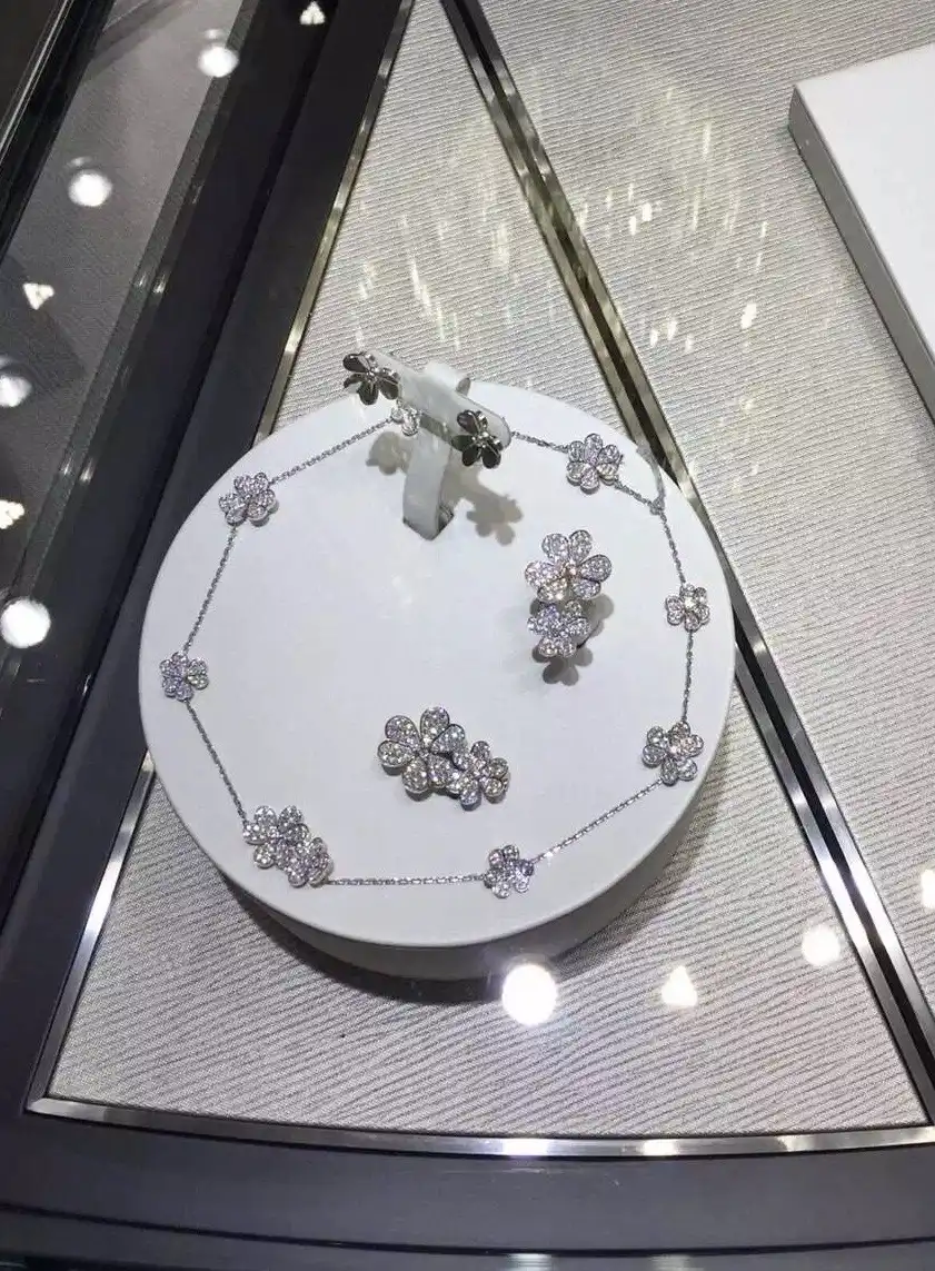 高端气质必备！玫瑰金耳钉选购攻略及热门款式推荐