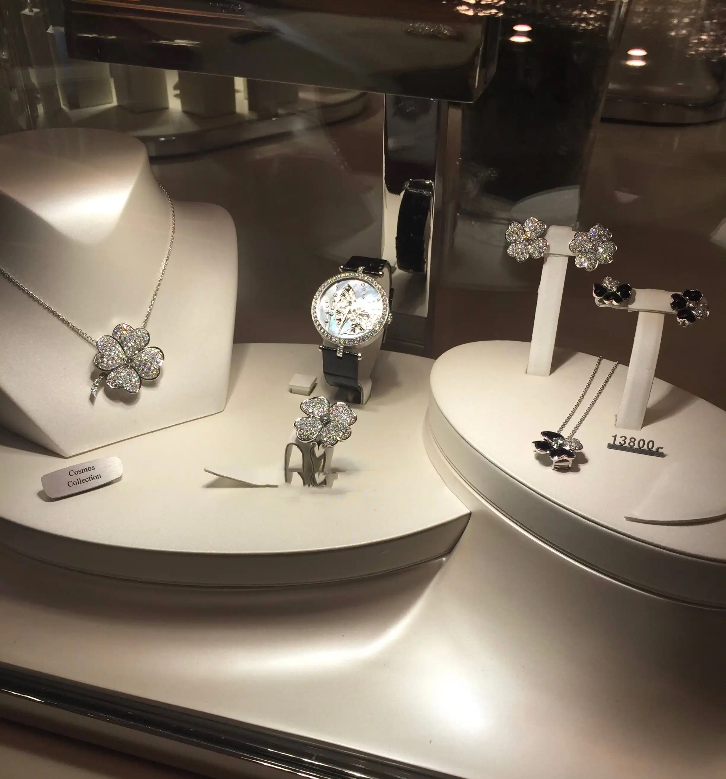 玫瑰金耳钉图片展示