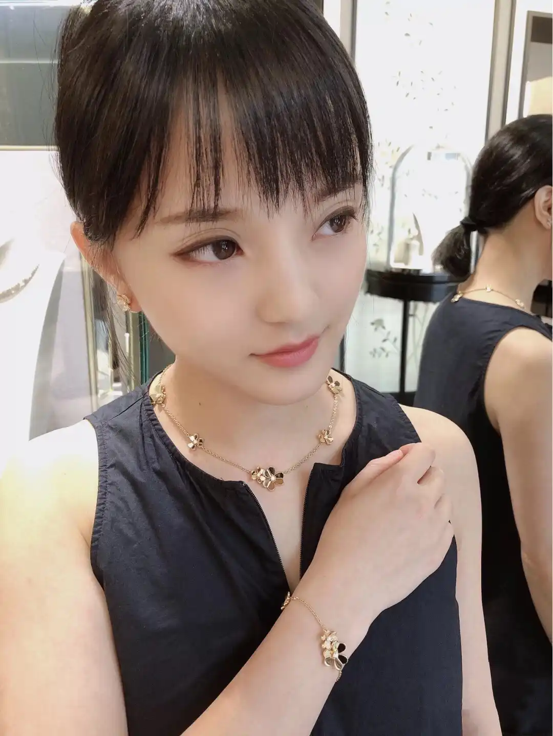 玫瑰金耳钉图片展示